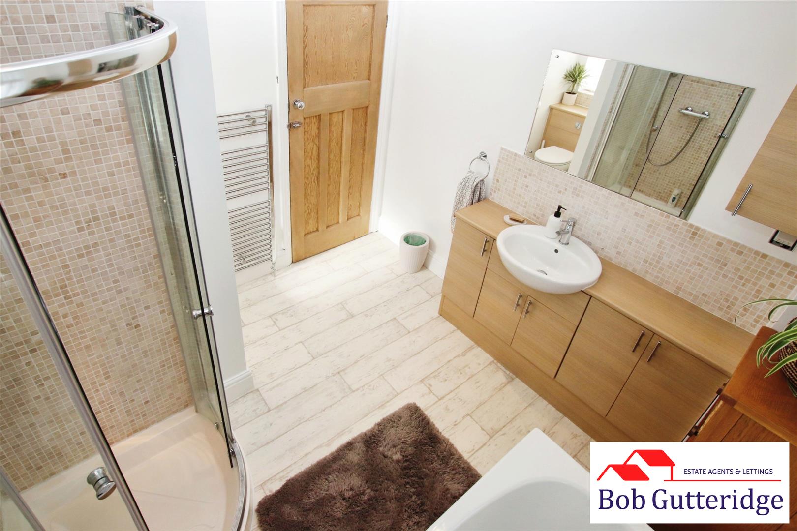 FIRST FLOOR BATHROOM